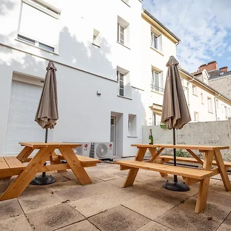 Style Pour 4 Apartment